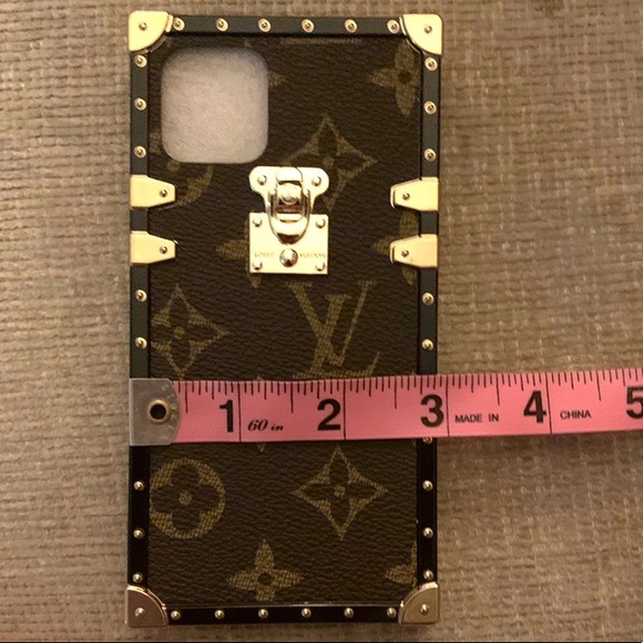 *LAST ONE* Trunk Style iPhone 11 Pro Case - Picture 2 of 9